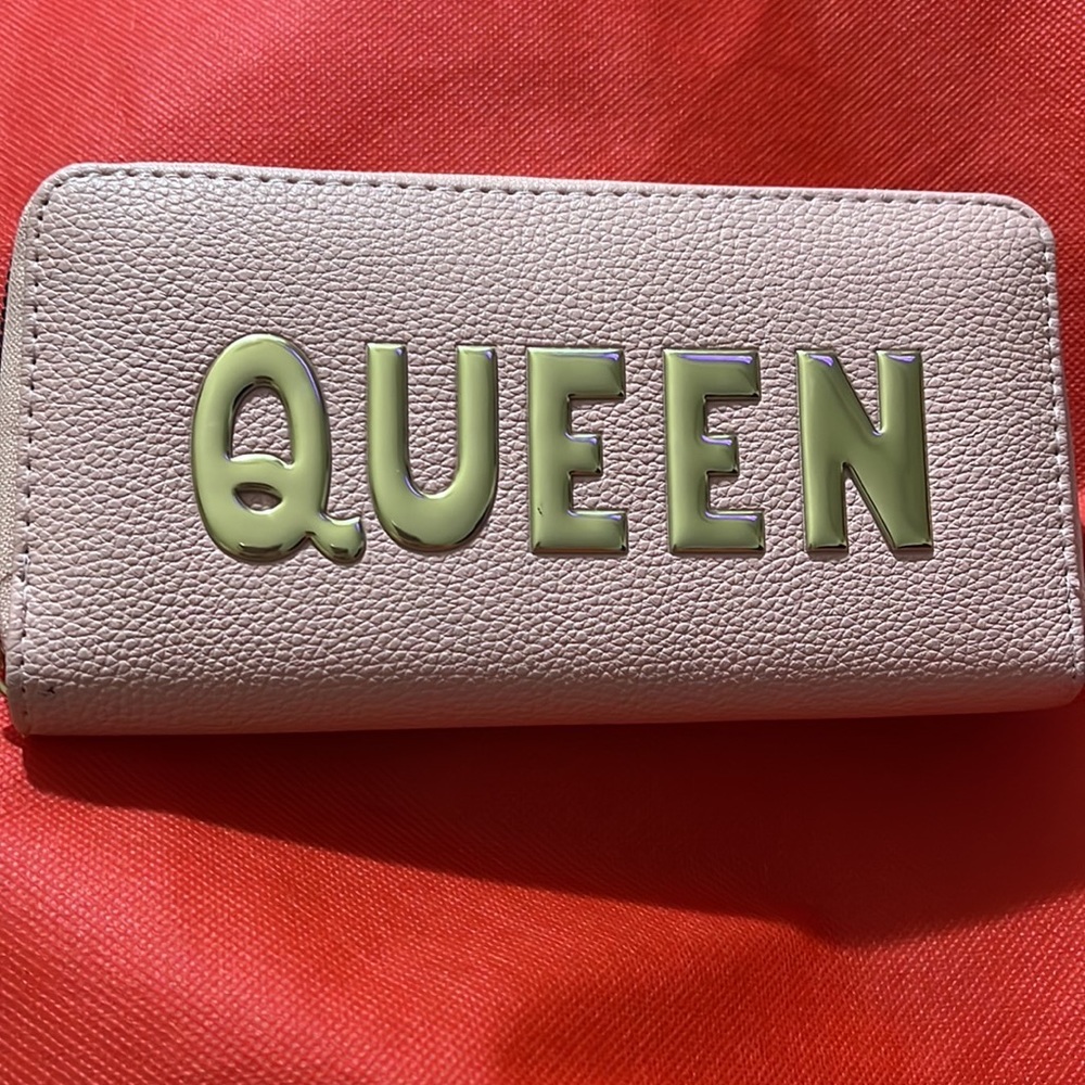 Queen Wallet